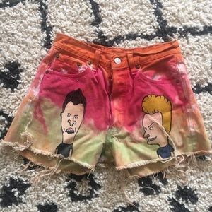 Tie-die hand painted Levi’s shorts